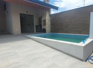 Casa de 2 quartos, Peruíbe · Casa com piscina e área gourmet em Peruíbe.