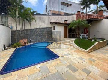 Casa · 361m² · 3 Quartos · 4 Vagas · Casa em condomínio, com piscina