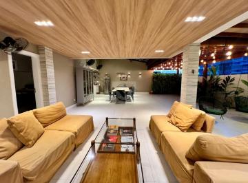 Casa · 550m² · 4 Quartos · 3 Vagas · Belíssima Casa Mobiliada no Condomínio Portal dos Trópicos