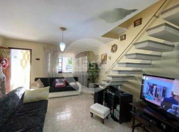 Casa · 160m² · 3 Quartos · 2 Vagas · Sobrado em Agua Rasa