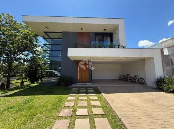 Casa · 240m² · 3 Quartos · 2 Vagas · Casa de esquina, 03 dormitórios, em condomínio fechado