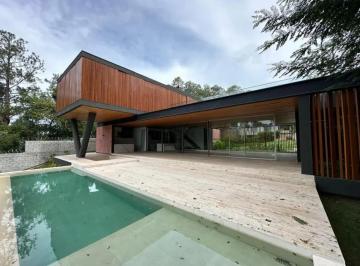 Casa de 5 quartos, Araçoiaba da Serra · Casa sobrado alto padrão à venda no Condomínio Lago Azul em Aroçaiaba da Serra - SP