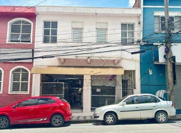 Casa · 210m² · 2 Quartos · CASA 2 QUARTOS CENTRO