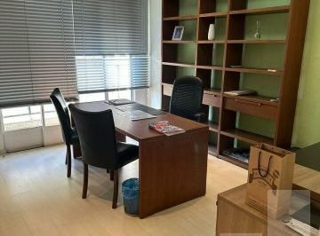 Comercial · 67m² · Conjunto Comercial com 02 banheiros em Centro.