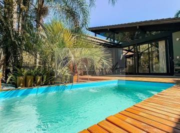 Casa · 190m² · 3 Quartos · 2 Vagas · Casa em Condomínio em Grama, Garopaba/SC