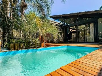 Casa · 190m² · 3 Quartos · 2 Vagas · Casa em Condomínio em Grama, Garopaba/SC