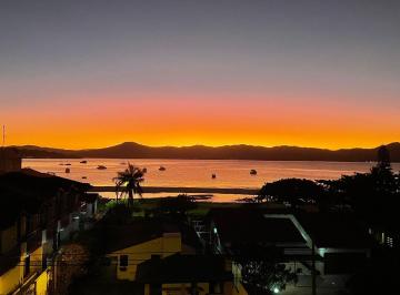 Apartamento · 108m² · 3 Quartos · 2 Vagas · Cobertura Linear frente mar em Florianópolis/SC