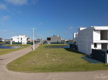 Terreno · 375m² · Lote de Esquina e Fundos Lago – Condomínio Zen | Xangri-Lá