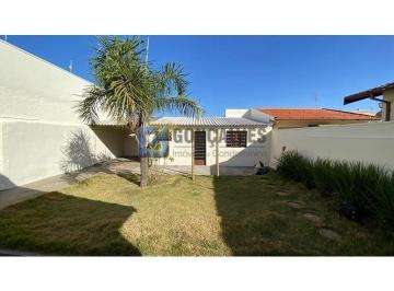 A (30) · Casa à venda em Vila Brasil, Pirassununga - 3 quartos, 3 vagas