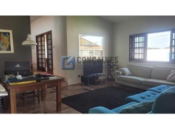 A (47) · Casa à venda — 4 suítes, 2 vagas, Santa Terezinha, Itanhaém (R$ 1.170.000)