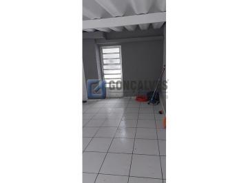 A (31) · Casa à venda em Rudge Ramos, SBC - 2 quartos, 2 vagas, piso laminado/porcelanato