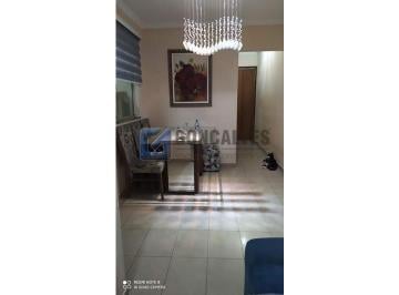 A (20) · Casa à Venda em Jardim Hollywood, São Bernardo do Campo – 190 m², 4 Quartos, Frente