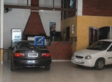 Comercial · 240m² · 10 Vagas · Oportunidade no Centro de SBC: Galpão com Projeto para 9 Kitnets