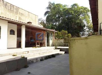 A (21) · Casa à venda em Ribeirão Pires, Santa Luzia — 3 Quartos, 2 Vagas, 204 m²