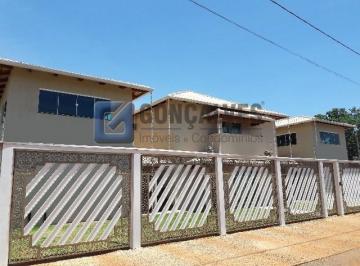 Fachada lateral · Casa residencial à venda em Caldas Novas (Jardim Brasil) com 8 vagas