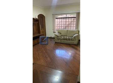 A (30) · Casa com 4 dormitórios sendo 1 suite, 217 mts² no Bairro Silveira em Santo André