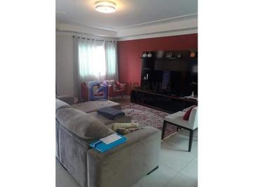 A (31) · Sobrado Residencial à venda em Nova Petrópolis, SBC – 3 suítes, 4 vagas