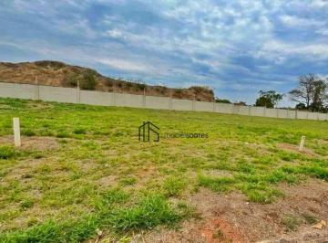 e18fa2a4b1ed7ac0481fa83295184e18d3e5a26c · Oportunidade em condominio, pronto para construir!