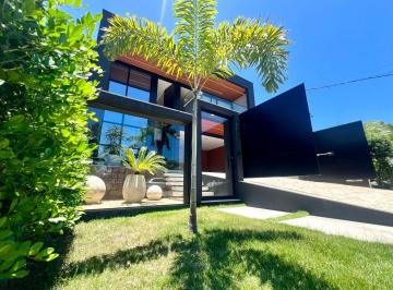 e7a177be25aa5e8a70a9ec749d834a47ca0fbfb6 · Casa 5 Quartos à venda, Camboinhas - Niterói/RJ