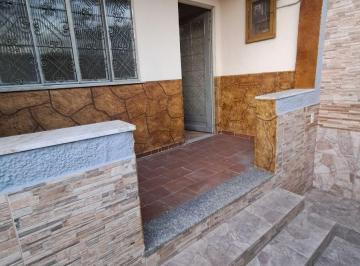 Casa de 2 quartos, Rio de Janeiro · Jardim América - Rua Jorge Lacerda, Casa com 89 m², 1 Pavto, Frente Rua, Varanda, Quintal, 2 Qtos.