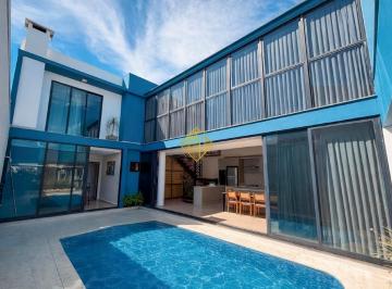 Casa · 243m² · 3 Quartos · 4 Vagas · Sofisticação e Conforto no Endereço Certo para Sua Família