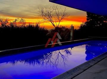 Foto 01 · Casa de Luxo em Condomínio Alphaville: 4 Quartos, 4 Suítes, 4 Salas, 6 Vagas, 530m² em Santana de Pa