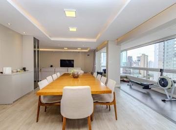 Apartamento · 296m² · 4 Quartos · 2 Vagas · Apartamento à venda no Centro em Itajaí.