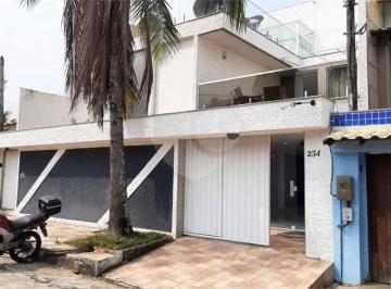 3ee945865d9c1e9b099ab9c00e871ee93c007a35 · Moradia ou Pousada, 7 quartos sendo 4 suítes, uma MASTER, início da segunda quadra Praia Piratininga