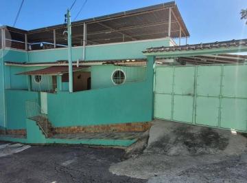 ba0dfb965cc7214b1856722243d06d5200a1b87b · Casa 2 quartos, sendo 1 suíte, varanda na frente e sacada em 1 dos quartos, vaga para 2 carros, à ve