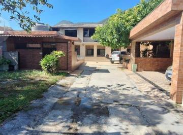 18aa22db5ee7932cce9a0609185fc4801f504f75 · Duas casas em amplo terreno em Itaipu próximo à Itacoatiara para morar ou investir!