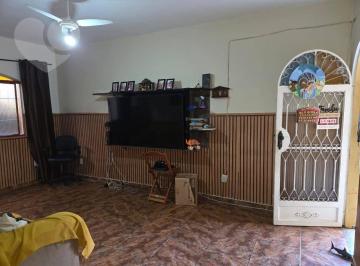e0a1e2044f12bffef78d4dc8b05fd0316210ea43 · Casa no térreo 3 quartos, 1 suíte e quintal