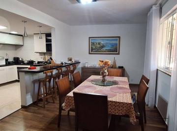 2a2bd789cfc3211a8d0b2ea8ab8d7ec5dd28b25e · Casa em vila charmosa com 5 quartos em Santa Rosa