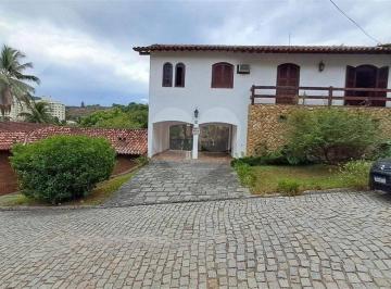 21f98a6dcf5cbfc781a44a895cfa900609615284 · Casa Duplex em Condomínio Fechado