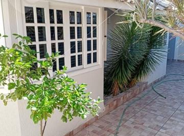 458d84fad3696aa41b84f0a8326107fd66342977 · Casa com 3 quartos, piscina e área gourmet