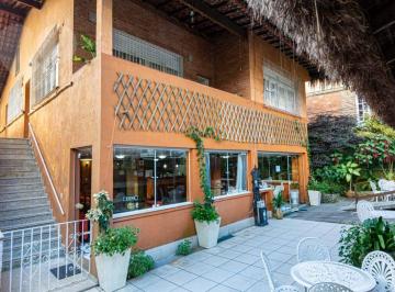 1828433c53f6e873cba6ccc8e268432dc0b78088 · Casa comercial à venda com 5 quartos em Itaipu, Niterói - RJ