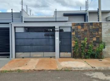 Foto 01 · Imperdível casa à venda em Arapongas-PR, Centro: 3 quartos, 1 suíte, 2 banheiros, 1 vaga, 80m². Acei