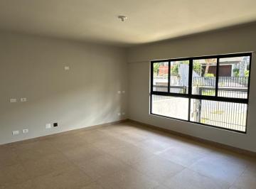 Casa de 3 quartos, Curitiba · Sobrado Triplex no bairro São Lourenço / estuda permuta em imóvel de menor valor