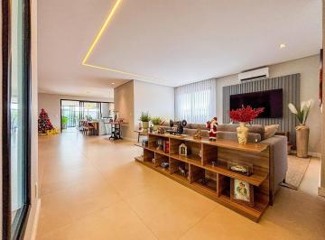 Casa · 241m² · 3 Quartos · 4 Vagas · Casa térrea com piscina aquecida no Cond. Alto da Boa Vista