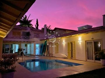 Casa · 440m² · 5 Quartos · 4 Vagas · Casa pé na água com 5 suítes e trapiche privativo na Lagoa da Conceição