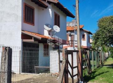 Casa · 70m² · 2 Quartos · 1 Vaga · Casa sobrado 2 dormitórios Condomínio Fechado para venda na Praia Imbé.