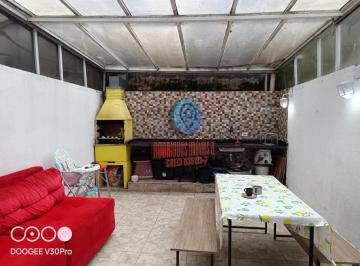 Casa · 121m² · 2 Quartos · 1 Vaga · Casa com 02 Dormitório, 1 banheiro, 1 lavabo em Jardim Dayse - Ferraz de Va...