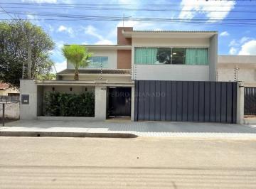 Casa · 334m² · 4 Quartos · 4 Vagas · Maravilhoso sobrado no Centro de Santa Fé-PR!