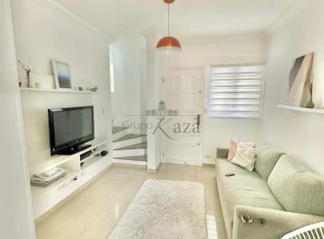 Casa · 120m² · 2 Quartos · 2 Vagas · Oportunidade - Casa Sobrado - Bosque dos Ipês - 2 Dormitórios - 80m².