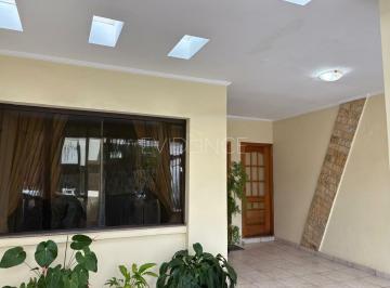 Casa · 200m² · 3 Quartos · 2 Vagas · ALUGA-SE CASA ASSOBRADADA
