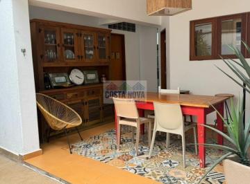 Casa · 180m² · 4 Quartos · 2 Vagas · Casa de vila em Pinheiros com 180 m2, quatro quartos, sendo uma suíte principal com closet e uma sem