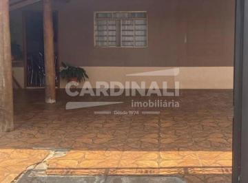 Casa · 203m² · 3 Quartos · 2 Vagas · Casa de esquina com ótima localização, piscina e área de churrasqueira.