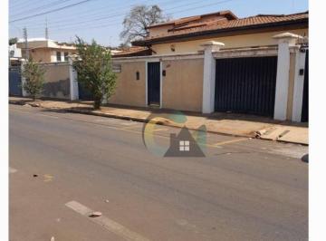 916b392a43513855c6d5666d35ff32714ae0a7a5 · Sobrado com 3 dormitórios à venda, 442 m² por R$ 750.000,00 - Centro - Barretos/SP