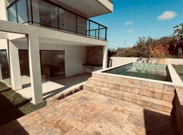 Foto 01 · Casa residencial para Venda no Condomínio Alvorada, Camaçari, 3 suítes, 2 salas, 4 banheiros, 2 vaga