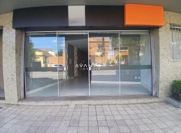 Comercial · 70m² · 3 Quartos · Loja Térrea De 70 m², Composta Por 3 Salas, 2 Banheiros, Recepção, Vitrine e Cop