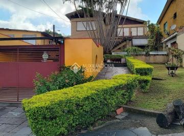 Casa · 176m² · 5 Quartos · 5 Vagas · Sobrado Espaçoso com 4 Quartos, Jardim e Excelente Localização !